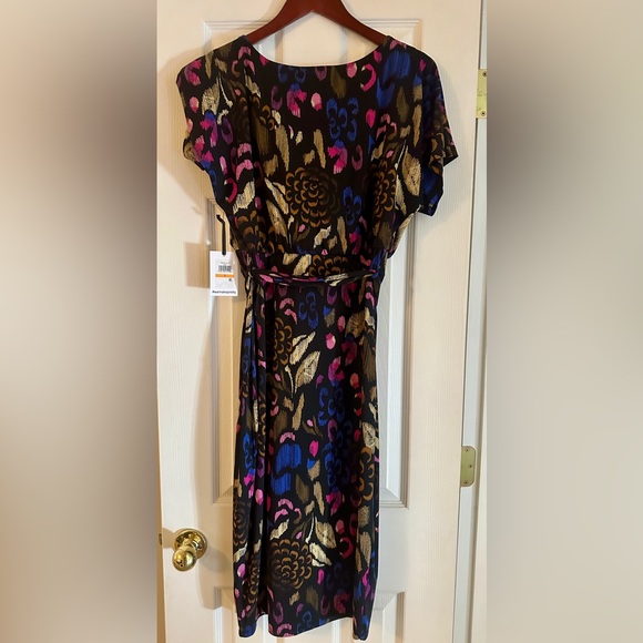 Beautiful faux-wrap Kensie dress with tags attached - Picture 3 of 5